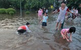 Hà Nội: Sân chơi biến thành 